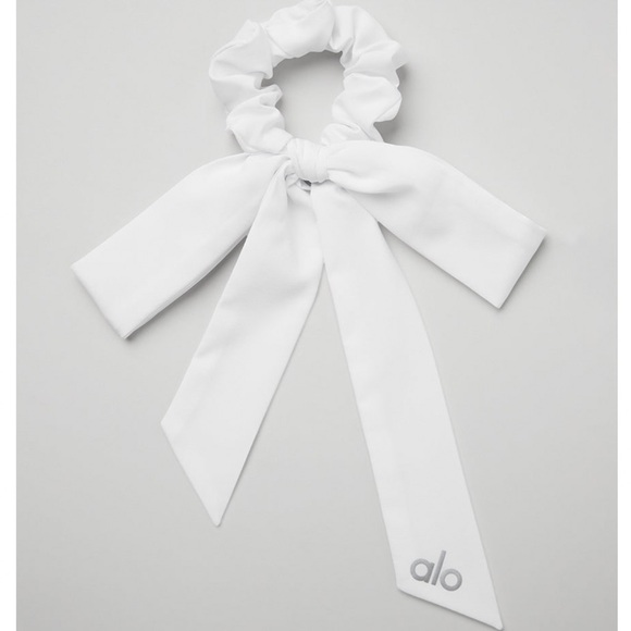 NWT Alo Yoga BUNDLE 2x Love Knots Hair Tie Scrunchies , White , Pair Set of Two main image 10